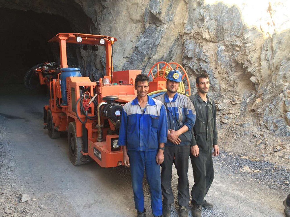 鑫通凿岩台车在伊朗矿山
